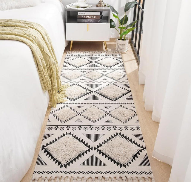 Hand-Woven Tufted Cotton Runner Rug (61 x 153 cm)